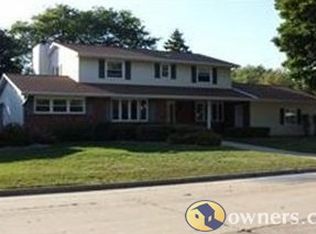 1225 N Hawthorne Dr, Appleton, WI 54915