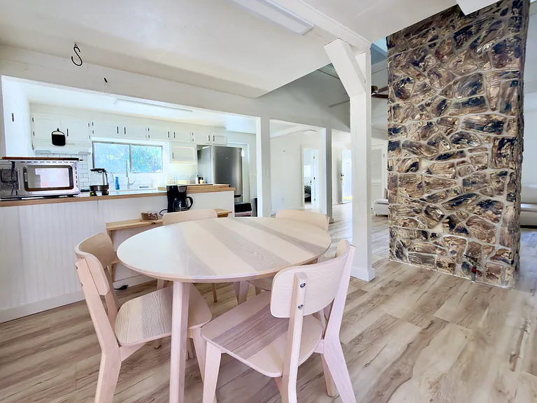 105 Esther St — Photo 11