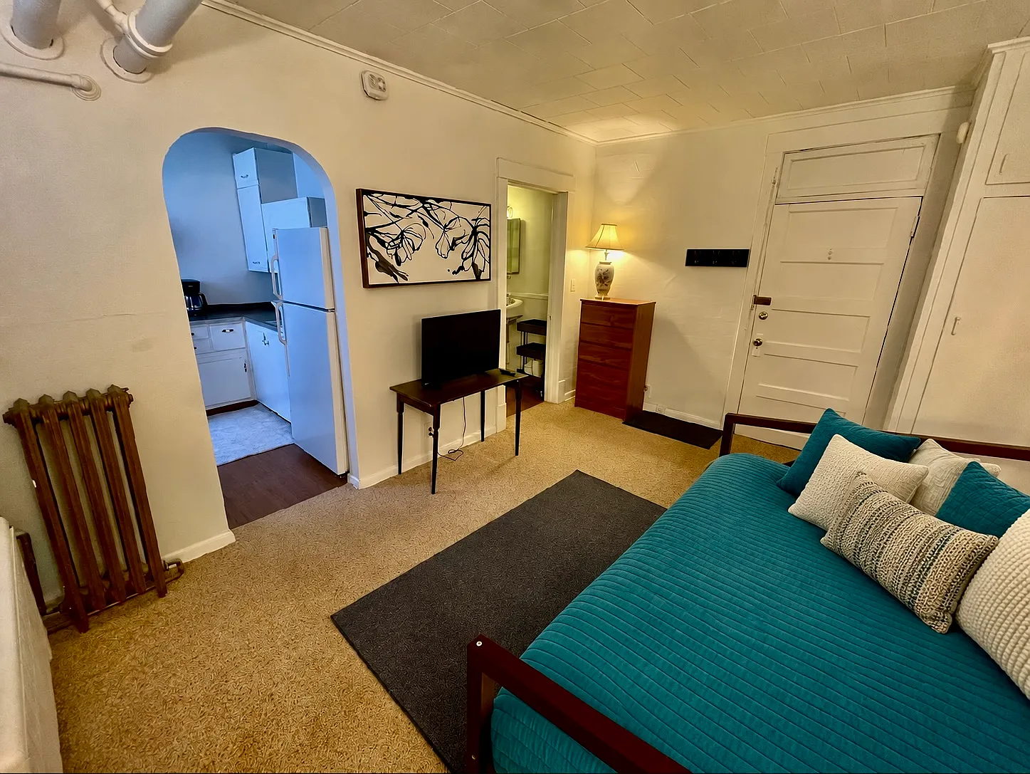 Studio, 300 sqft, $700 — Photo 2