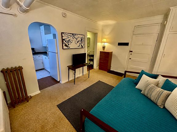 2nd image of 915 2nd Ave S #8