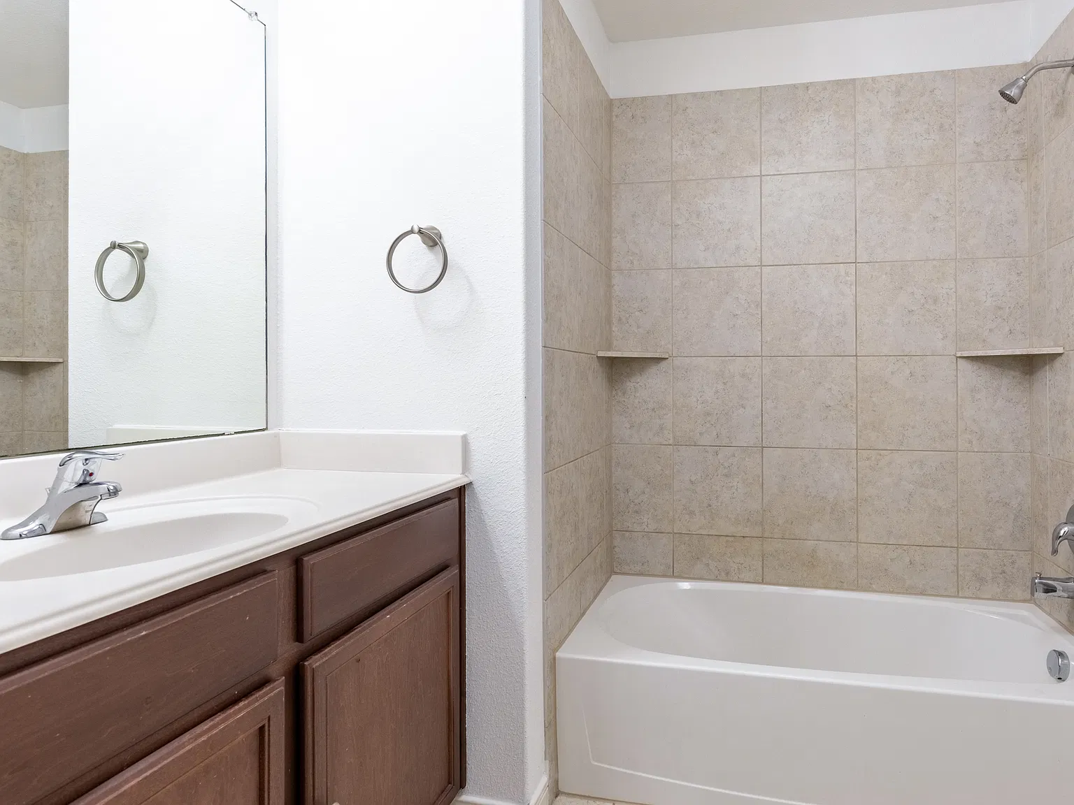 4 bed, 1658 sqft, $2,250 — Photo 3