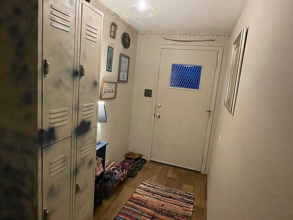 2nd image of 1622 Shield St