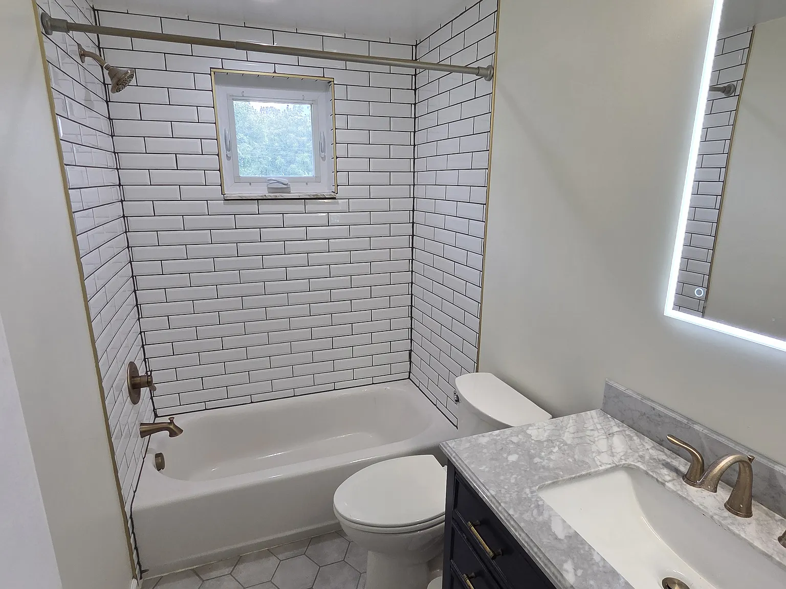 3 bed, 1.5 bath, 888 sqft, $1,500 — Photo 2