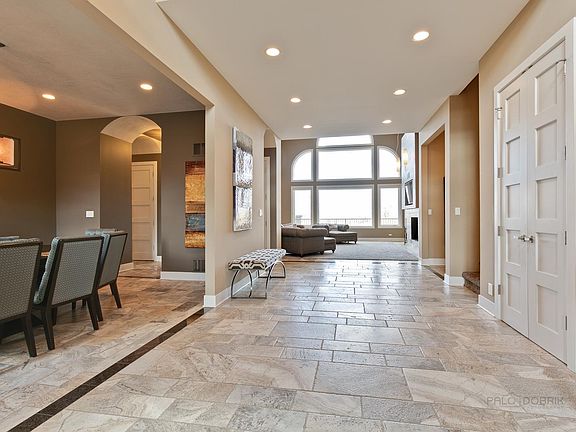 3rd image of 18 Doral Dr