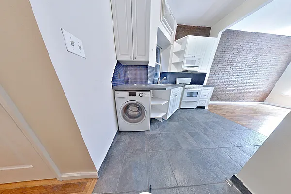 Rented by Bond New York | media 22