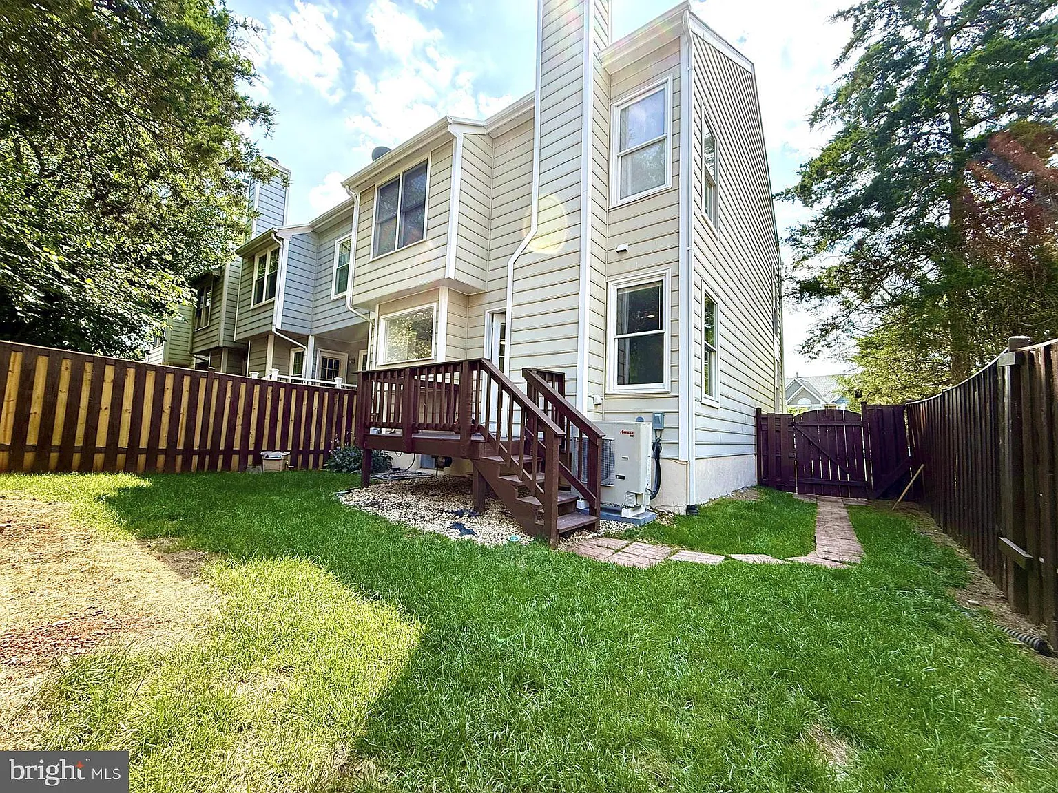 4 bed, 3.5 bath, 2250 sqft, $3,600 — Photo 2