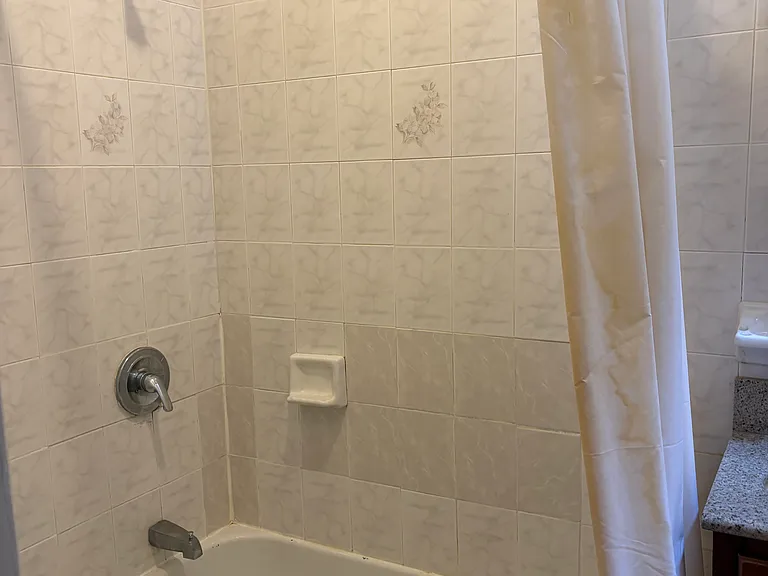 559 45th St #2 — Photo 9