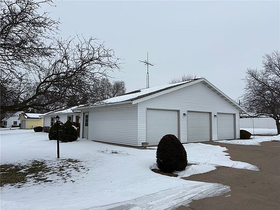 3rd image of 922 S 5th Ave