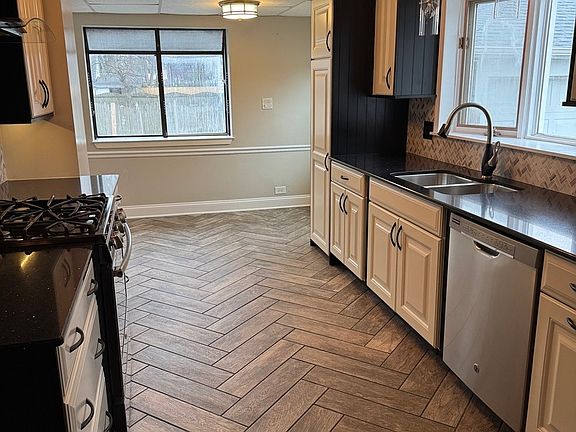 5th image of 5043 155th St
