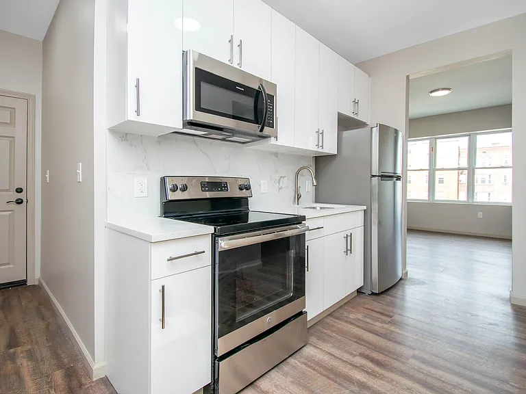 479 Farmington Ave #306 — Photo 5