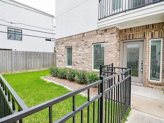 2nd image of 5903 Val Verde St #D