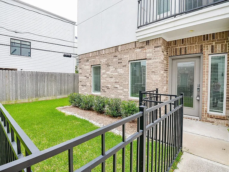 5903 Val Verde St #D — Photo 5