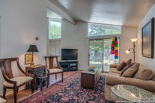 1st image of 8426 Laurelhurst Dr