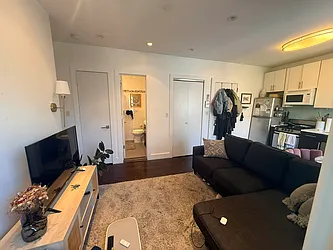 31 Bethune Street, #4R