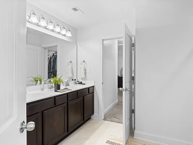 1010 Spot Cir — Photo 16