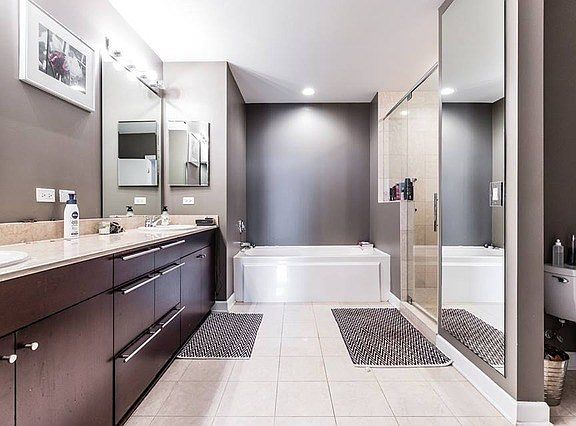4th image of 1211 S Prairie Ave APT 902