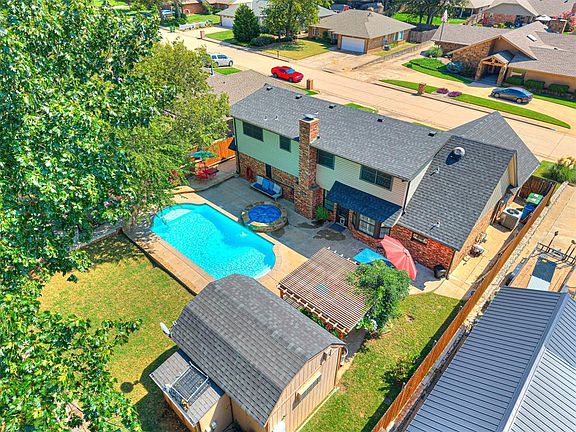 3rd image of 205 W Parkland Dr