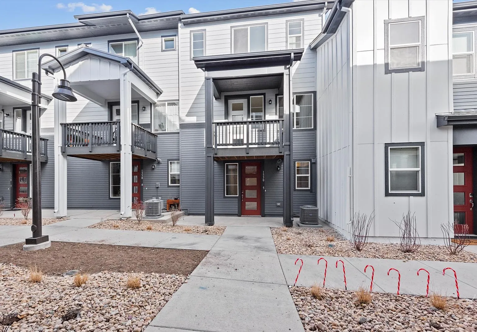 1330 HOYT ST - 5 — Photo 2