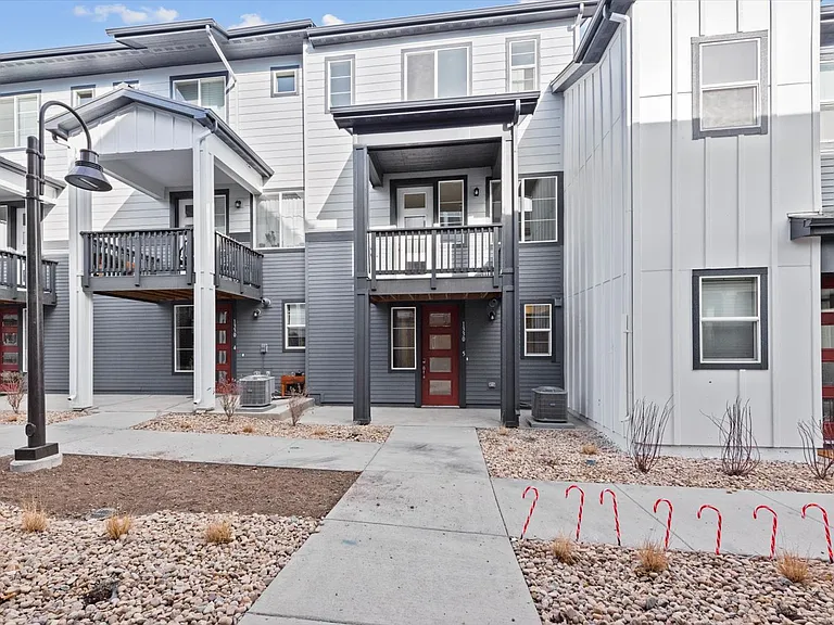 1330 Hoyt St #5 — Photo 2