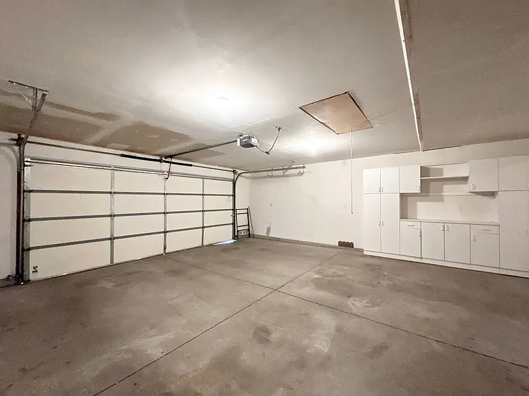 940 NW Oak Ln — Photo 21