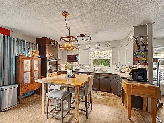 4th image of 3861 Tangle Ln