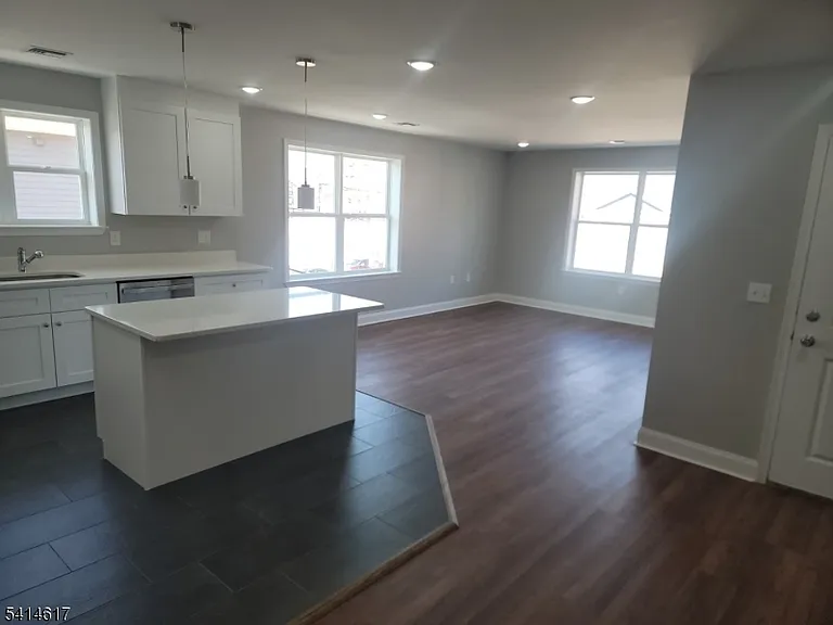 122 Rose Ter — Photo 13