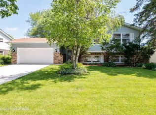 257 Arapahoe Trl, Carol Stream, IL 60188