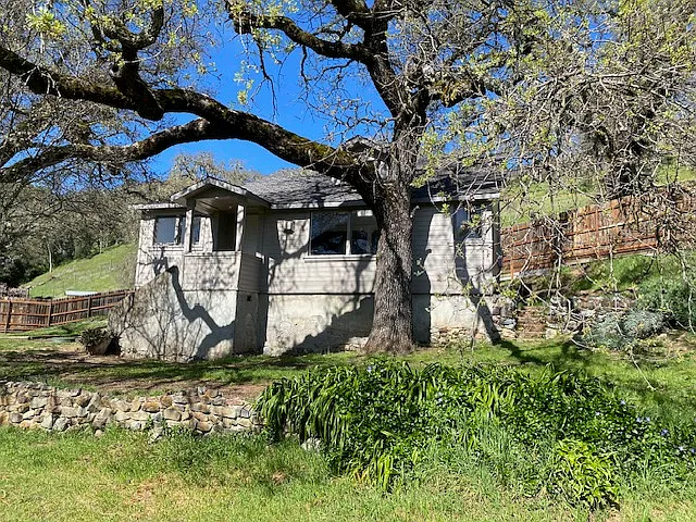 Building Photo - 460 Rancho Grand Rd