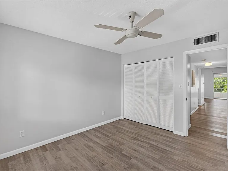 600 Fairways Cir #B — Photo 11