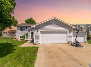 1408 W Creekside Dr, Brandon, SD 57005