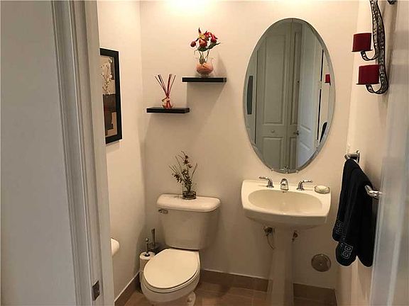 5th image of 2925 NW 126th Ave #1101