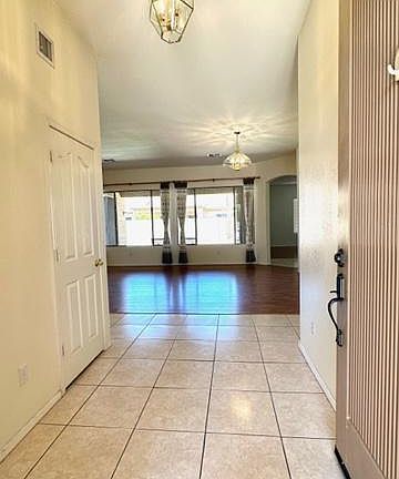 4th image of 442 E Windsor Dr