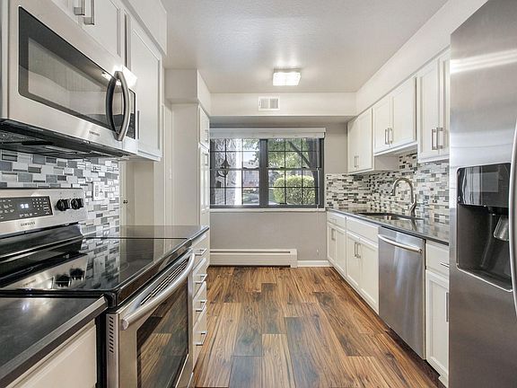 3rd image of 3543 S Hillcrest Dr