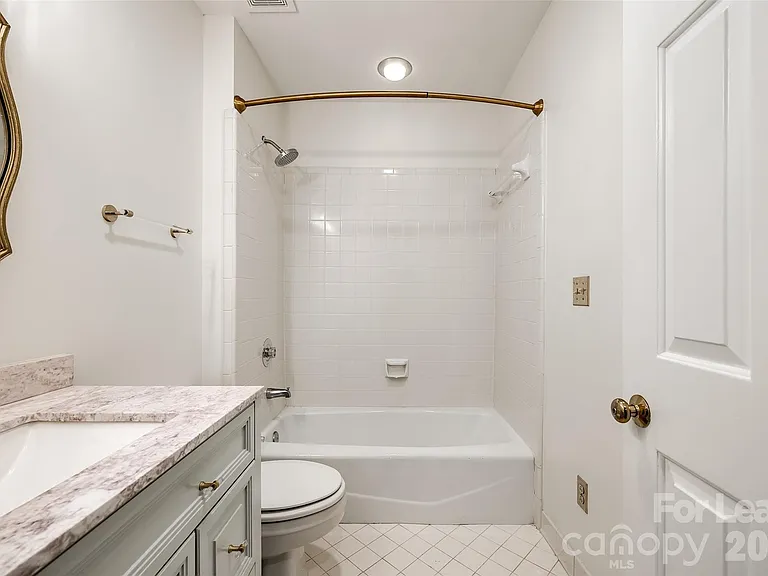 2220 Roswell Ave — Photo 16