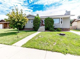 88 W McCullough Cres, Red Deer, AB T4R 1S7