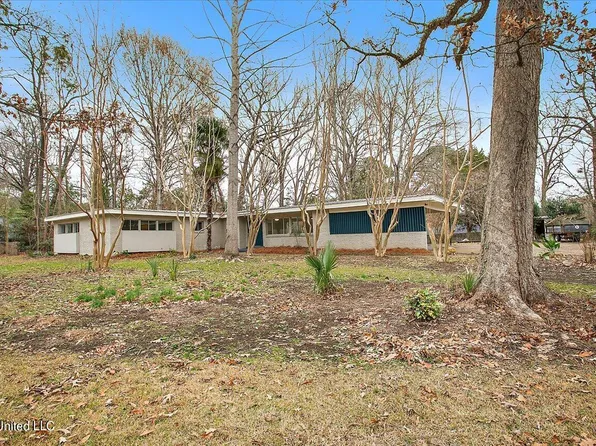 214 W Lakeview Dr, Clinton, MS 39056