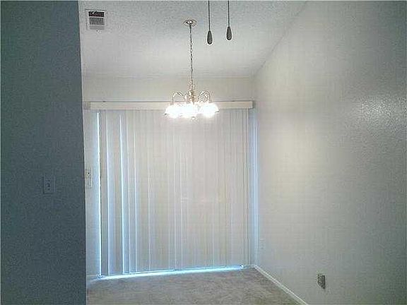 4th image of 1015 E Yager Ln Unit 25