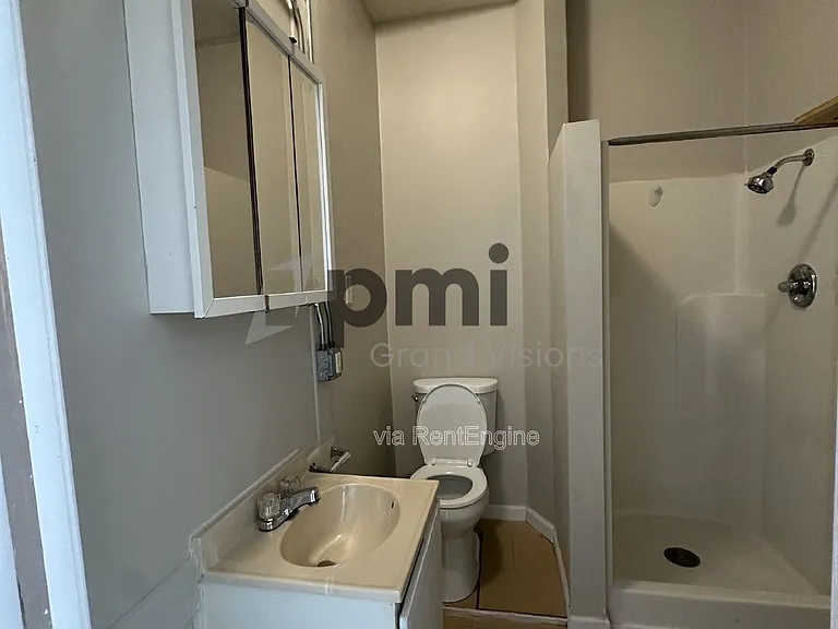 601 Monroe Ave #8 — Photo 4