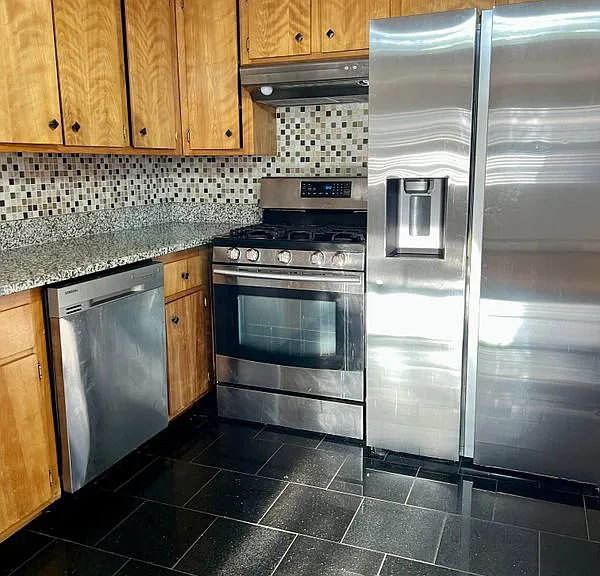 21 Harlow St — Photo 2
