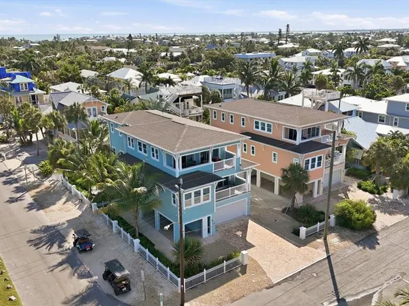 115 Aqua Ln, Holmes Beach, FL 34217