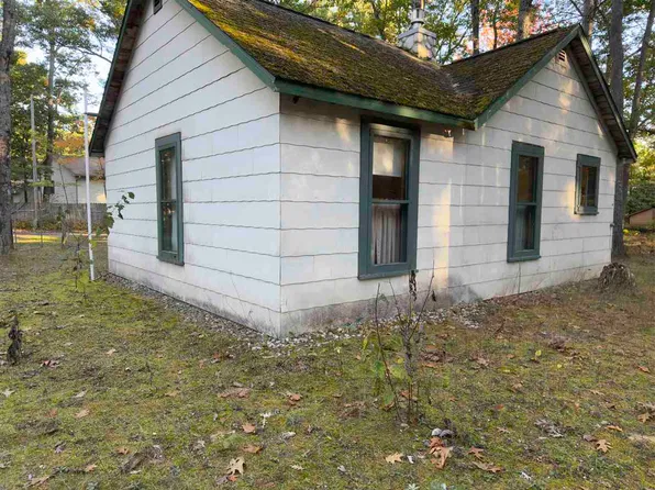 1647 Columbine St, Topinabee, MI 49791