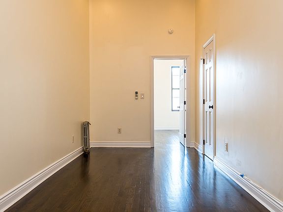 5th image of 157 Evergreen Ave #2A