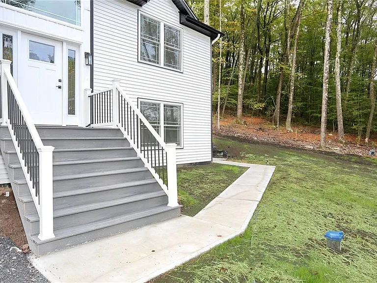 1097 Route 211 W — Photo 5