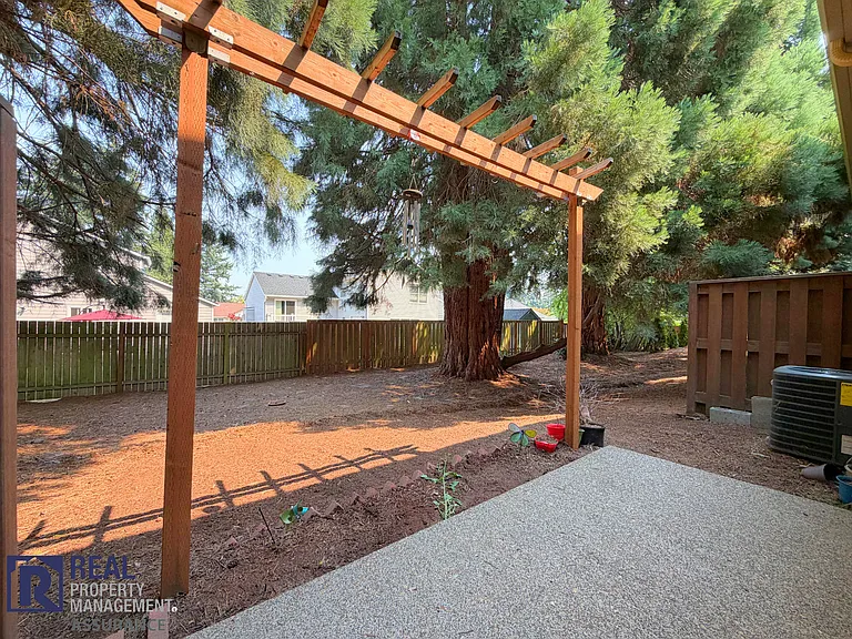 7951 NE Caitlin St — Photo 19