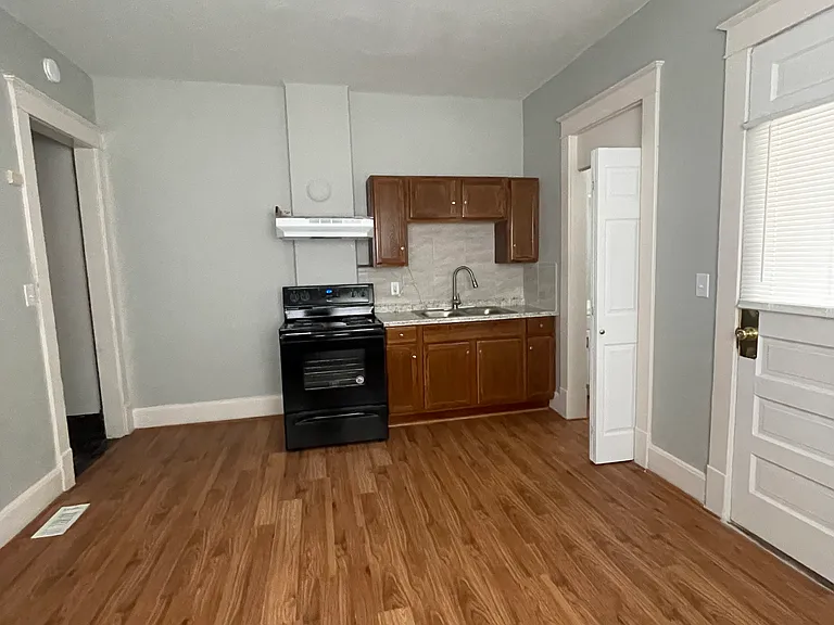 22 Hendricks Pl #22 — Photo 3