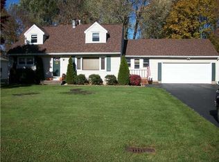 25 Irvington Dr, North Chili, NY 14514