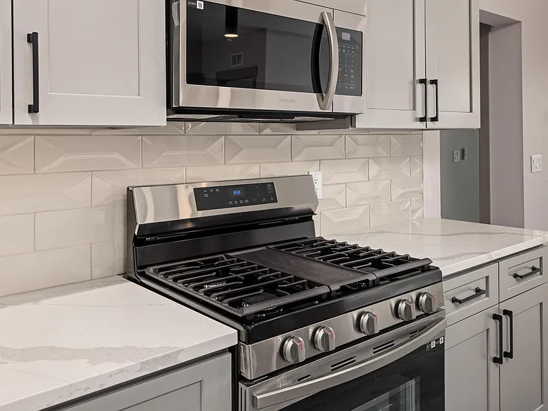 High-end Appliances with Plenty of Cabinets