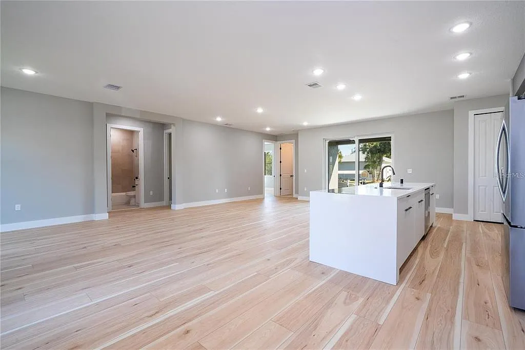 4 bed, 3.0 bath, 1795 sqft, $2,200 — Photo 4