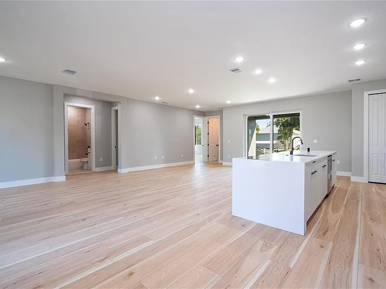 15 Ramblewood St — Photo 5