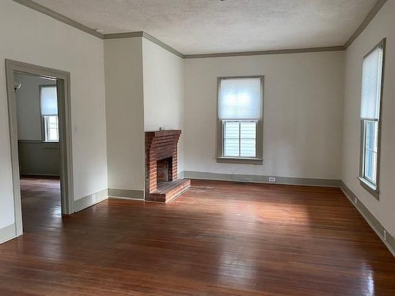 Living Room Beautiful Light and Hardwoods